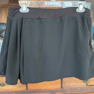 Black Avia Athletic Skort Size M (1 side pocket w Zipper) & 2 inside on shorts